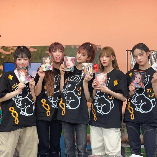 NEWJEANS Tシャツ 100%コットン (ブラック/ホワイト)