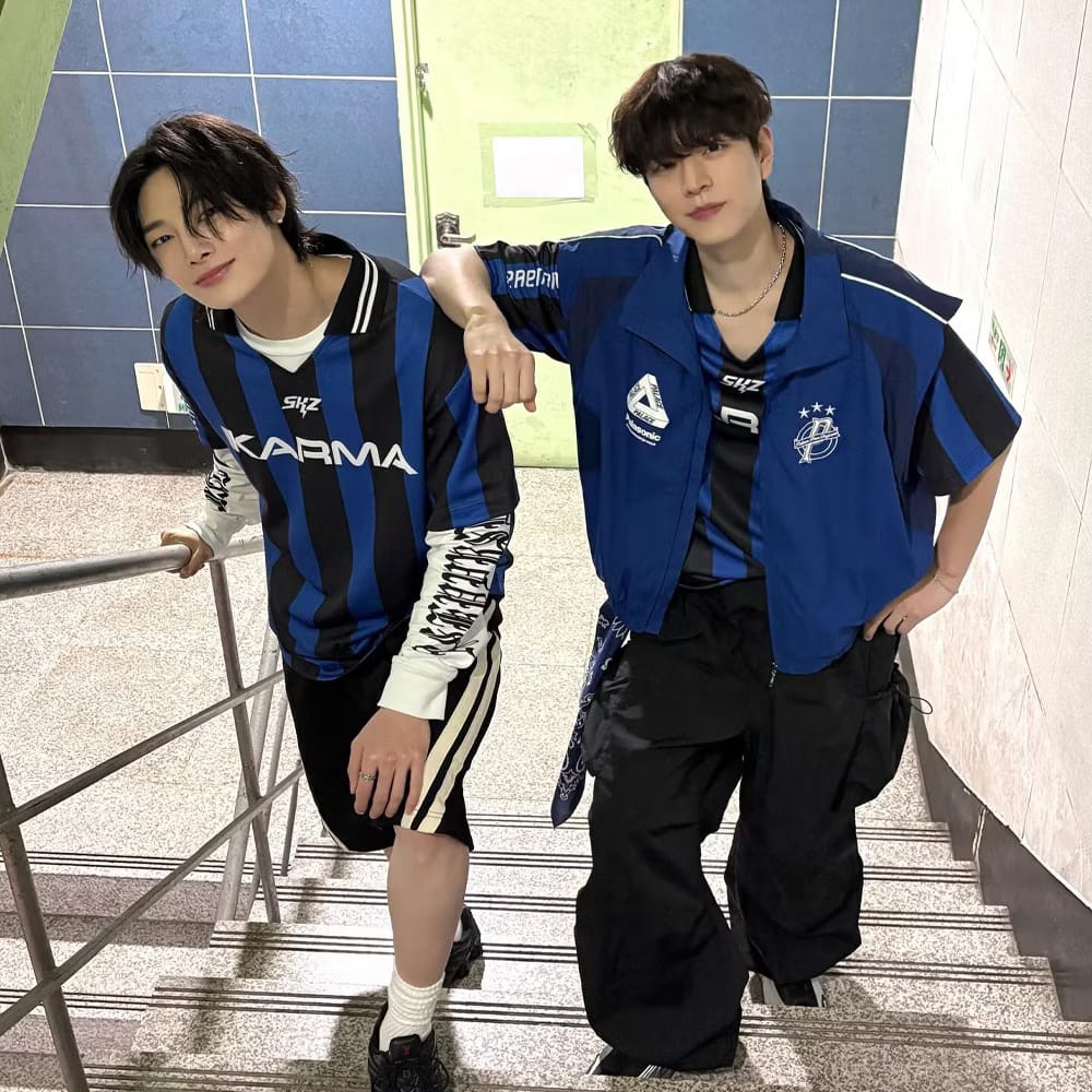 STRAY KIDS KARMA ユニフォーム Tシャツ
