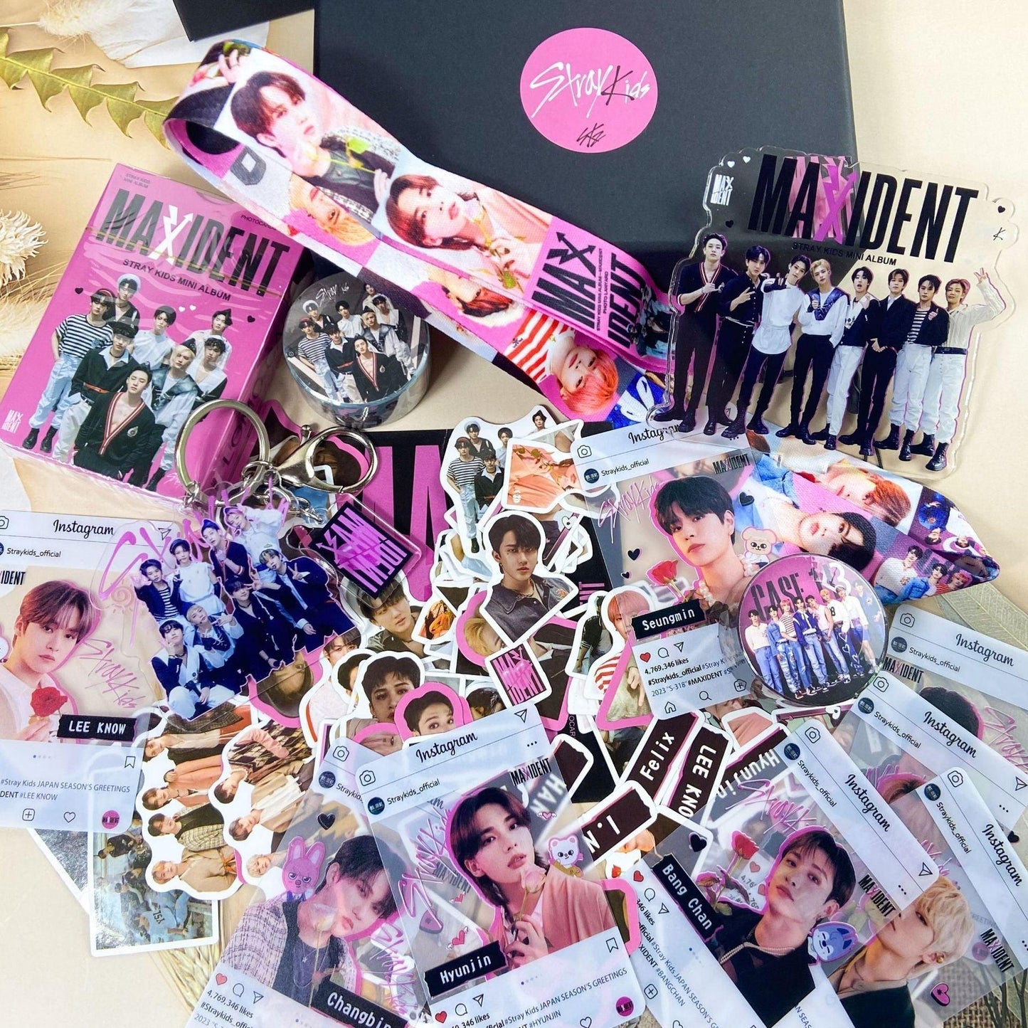 STRAY KIDS MAXIDENT KIT 162点（いろいろなアイテムが入ったギフトボックス！✨）