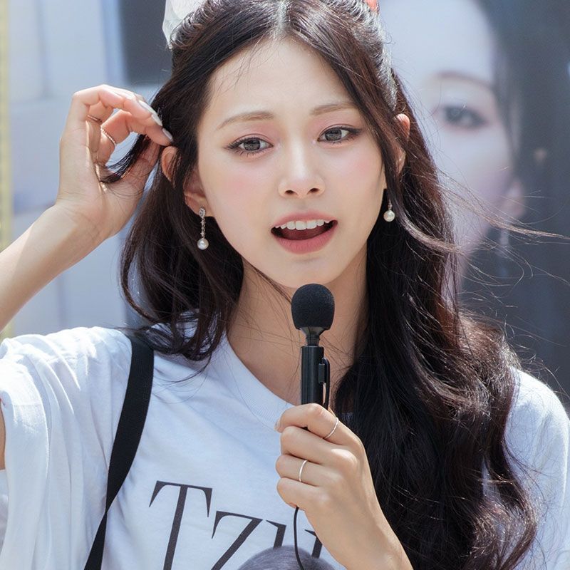 ツウィ (TWICE) 100% コットン シャツ (ホワイト &amp; ブラック)