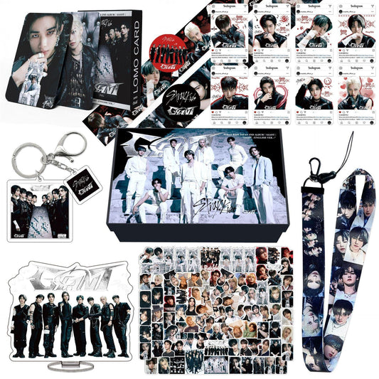 STRAY KIDS ジャイアントキット 165ピース入り（複数アイテムが入ったギフトボックス！✨）