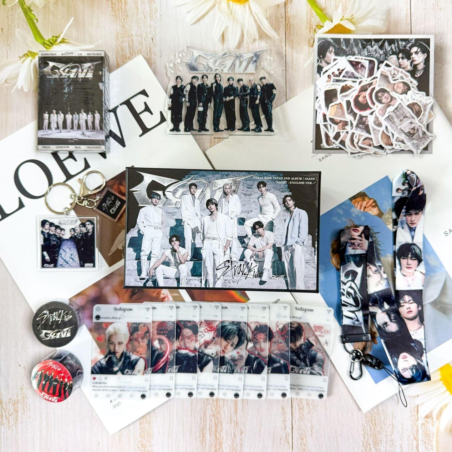 STRAY KIDS ジャイアントキット 165ピース入り（複数アイテムが入ったギフトボックス！✨）
