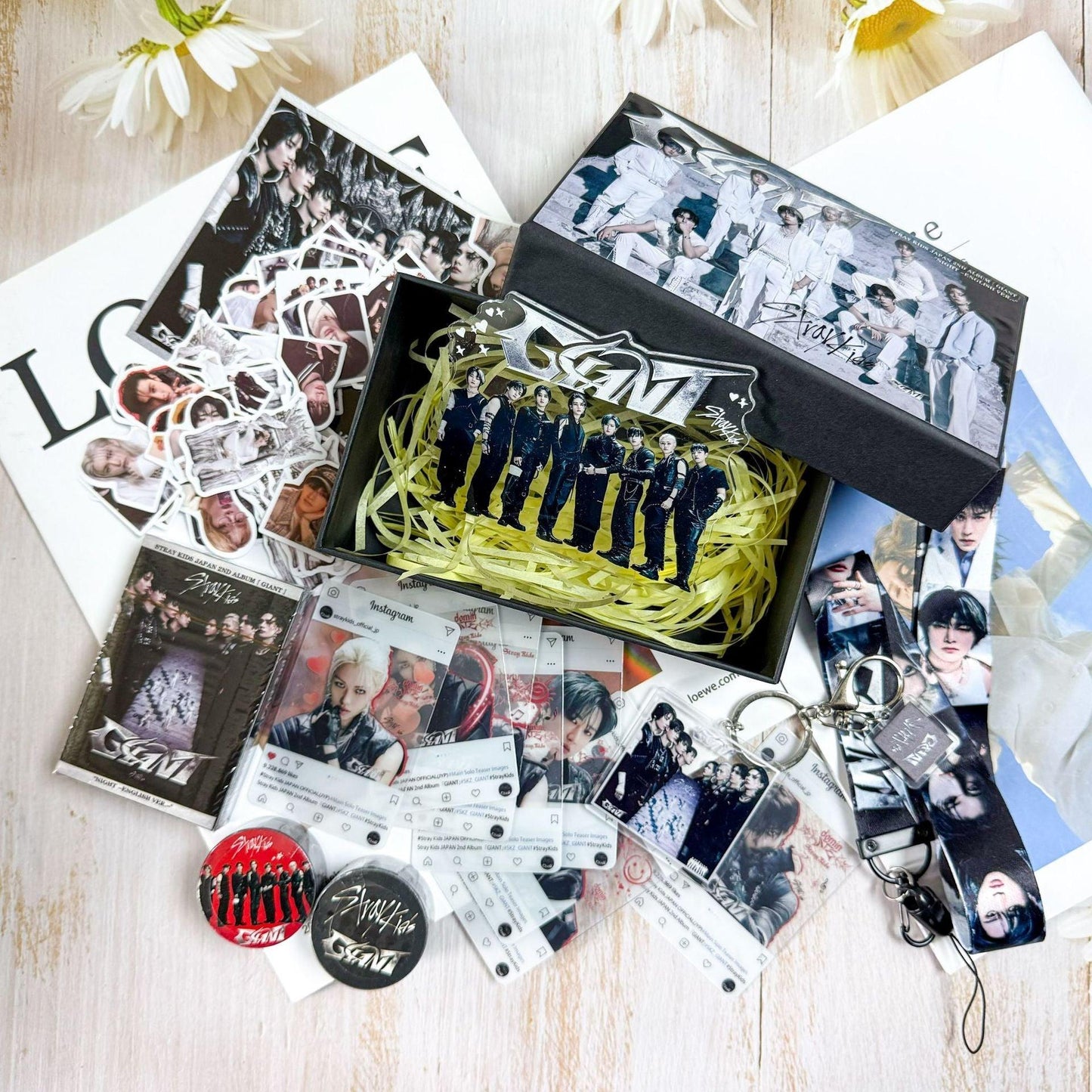 STRAY KIDS ジャイアントキット 165ピース入り（複数アイテムが入ったギフトボックス！✨）