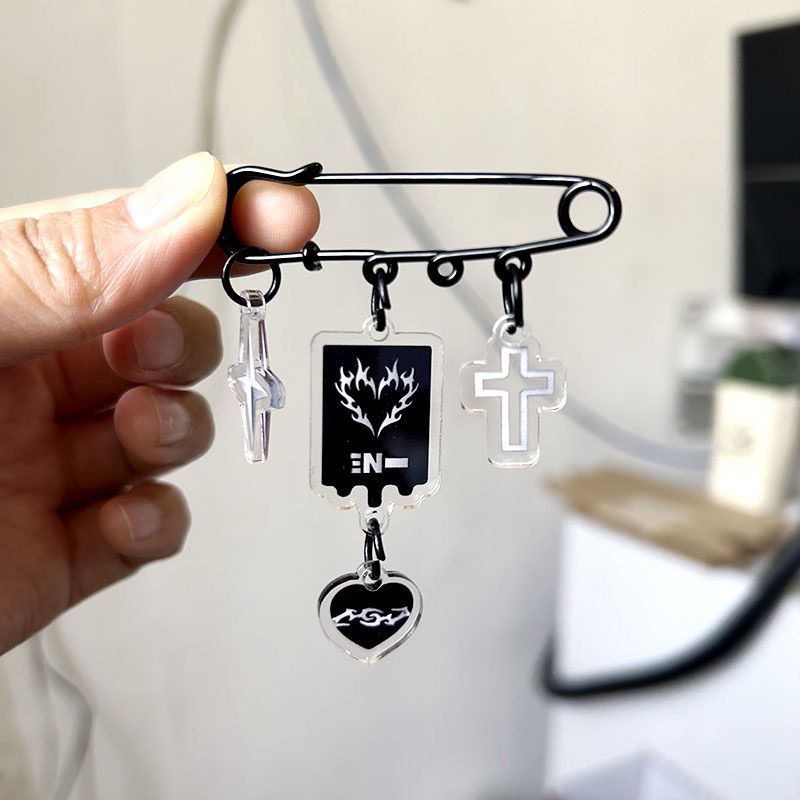 エンハイペンブローチ