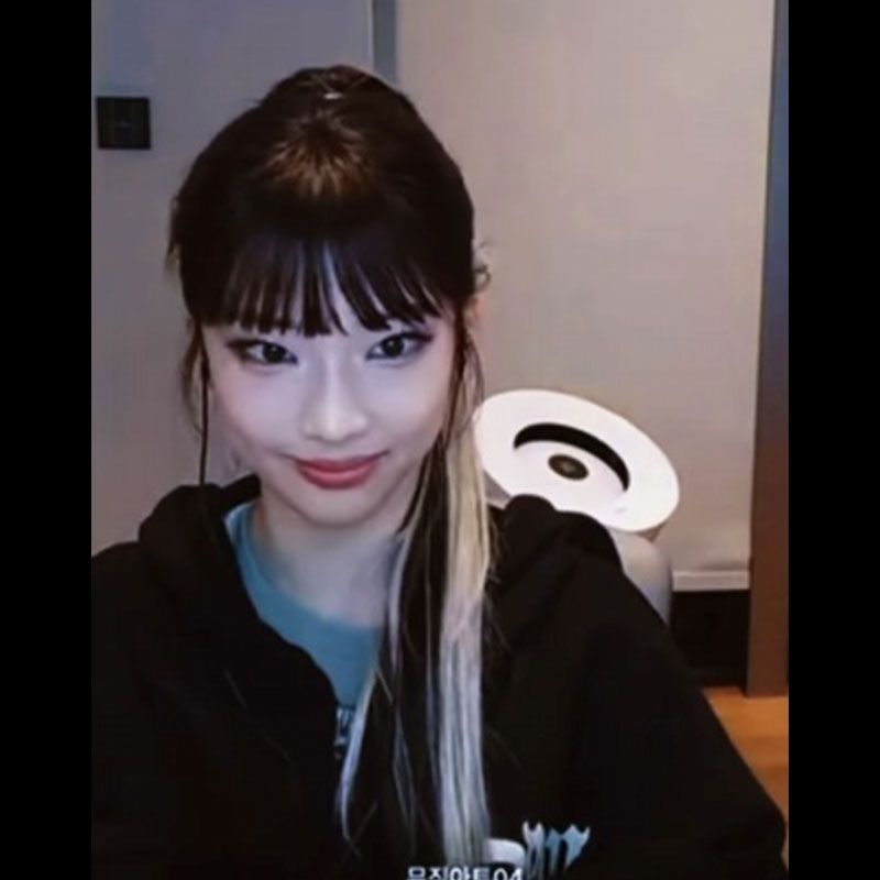 ベビーモンスター フーディー WE GO UP