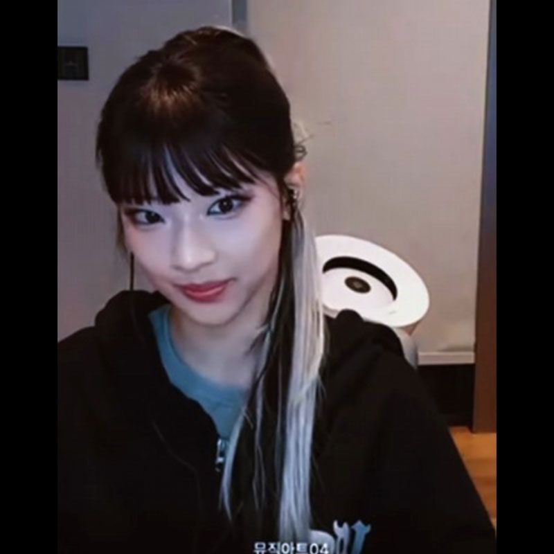 ベビーモンスター フーディー WE GO UP