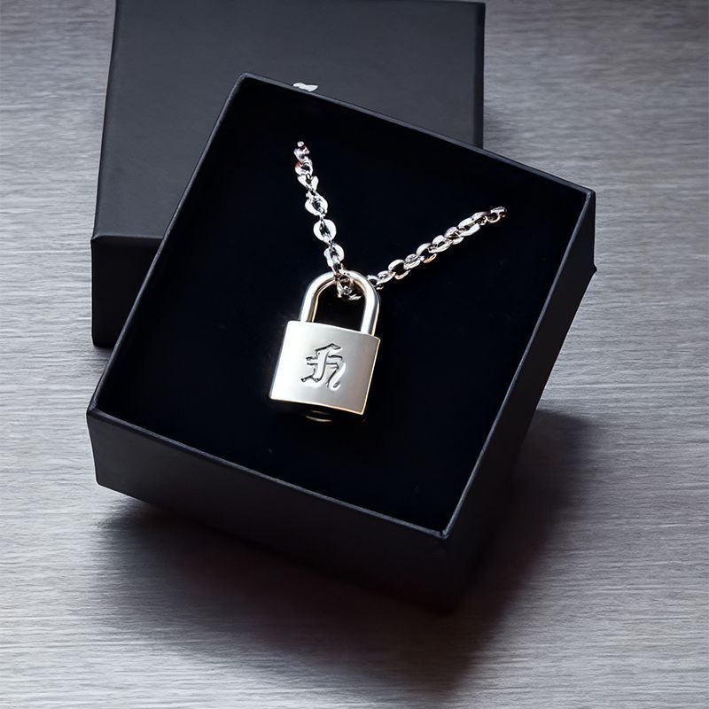 STRAY KIDS HYUNJIN NECKLACE