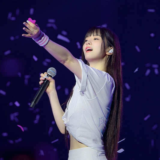 ILLIT グリッターデイ Tシャツ 100%コットン